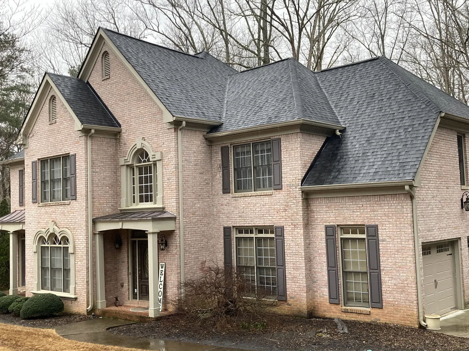 Completed roof on a light brick home